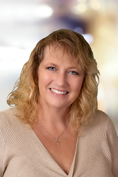 Portrait of Tracy Peoples, REALTOR® | MRP | SRES® | AHWD.